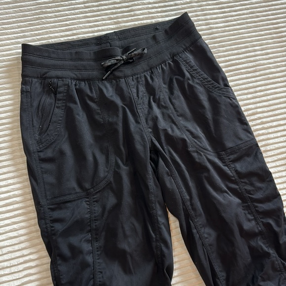 The North Face Black Cropped Lightweight Pants Joggers Small - Picture 3 of 15